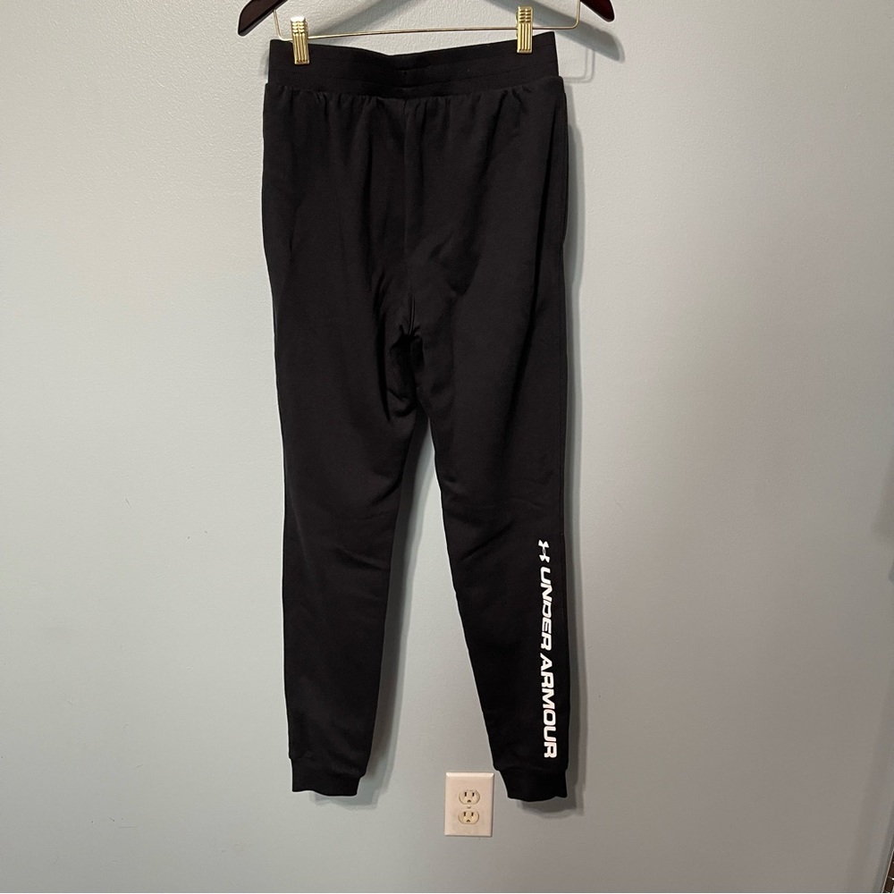 UNDER ARMOUR. Brand new with tag $50 sweatpants . Never worn. Stretching waist